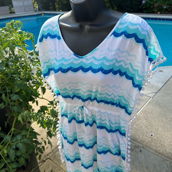 White and Blue Wave Beach Cover Up - Picture 4 of 14